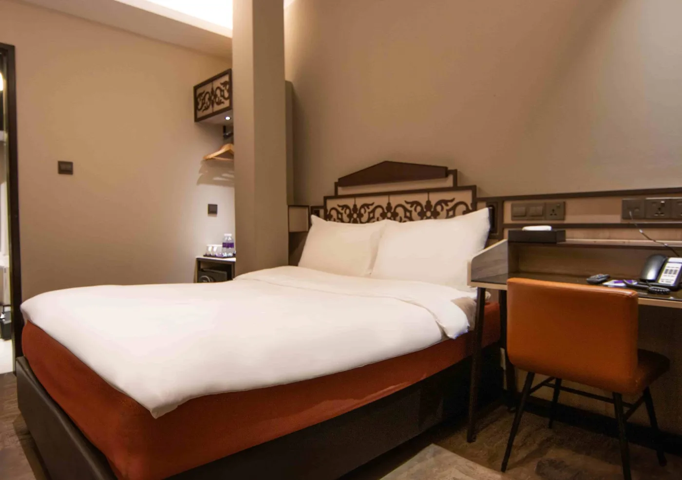 Interior Room at Aqueen Lavender · Hamilton Wing, photo 1