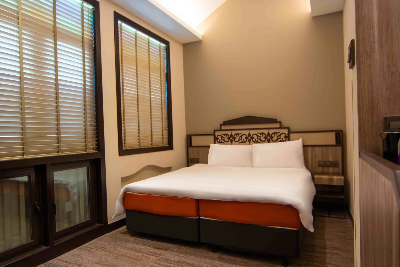 Premier Room at Aqueen Lavender · Hamilton Wing, photo 1