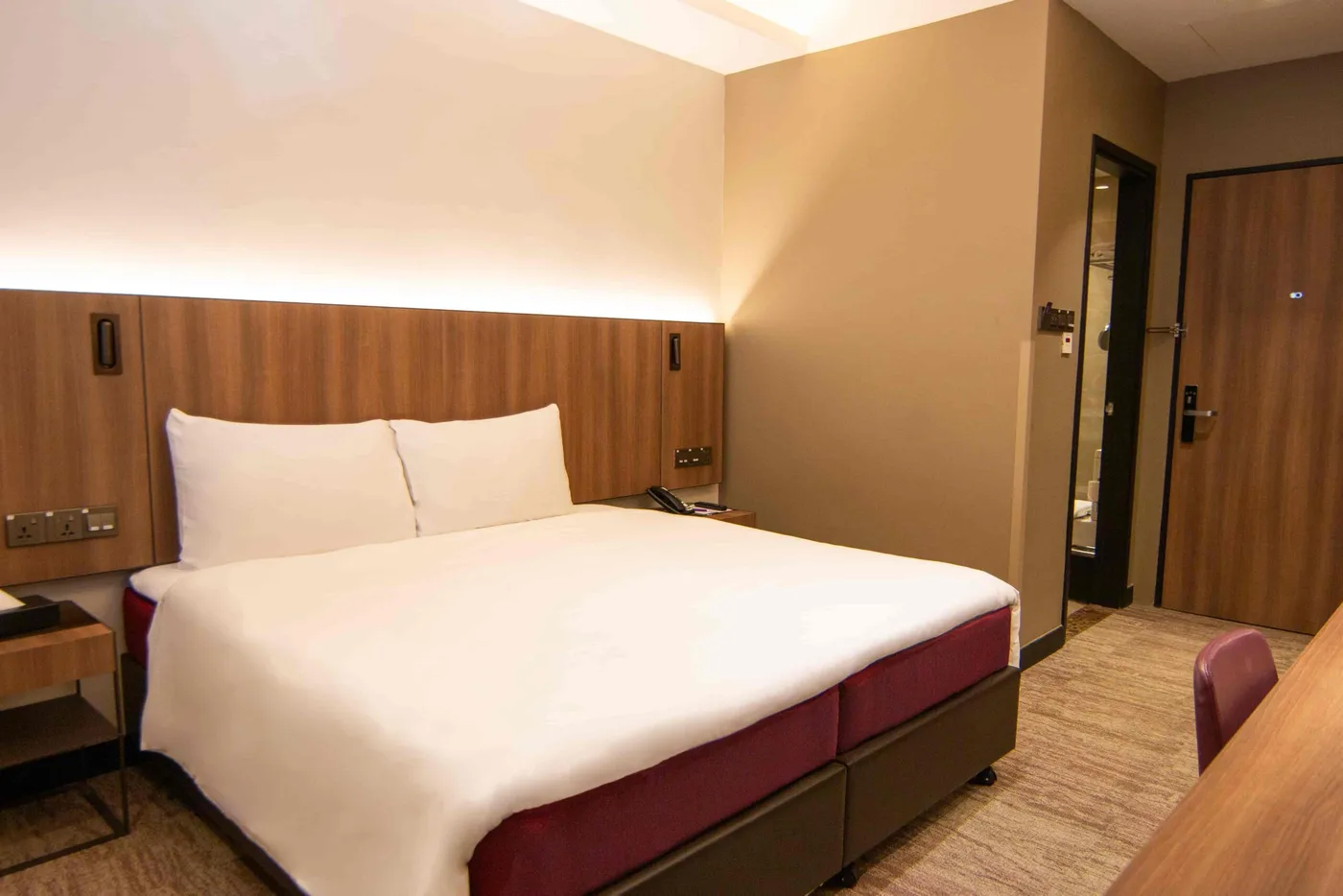 Deluxe Room at Aqueen Lavender · Tyrwhitt Wing, photo 1