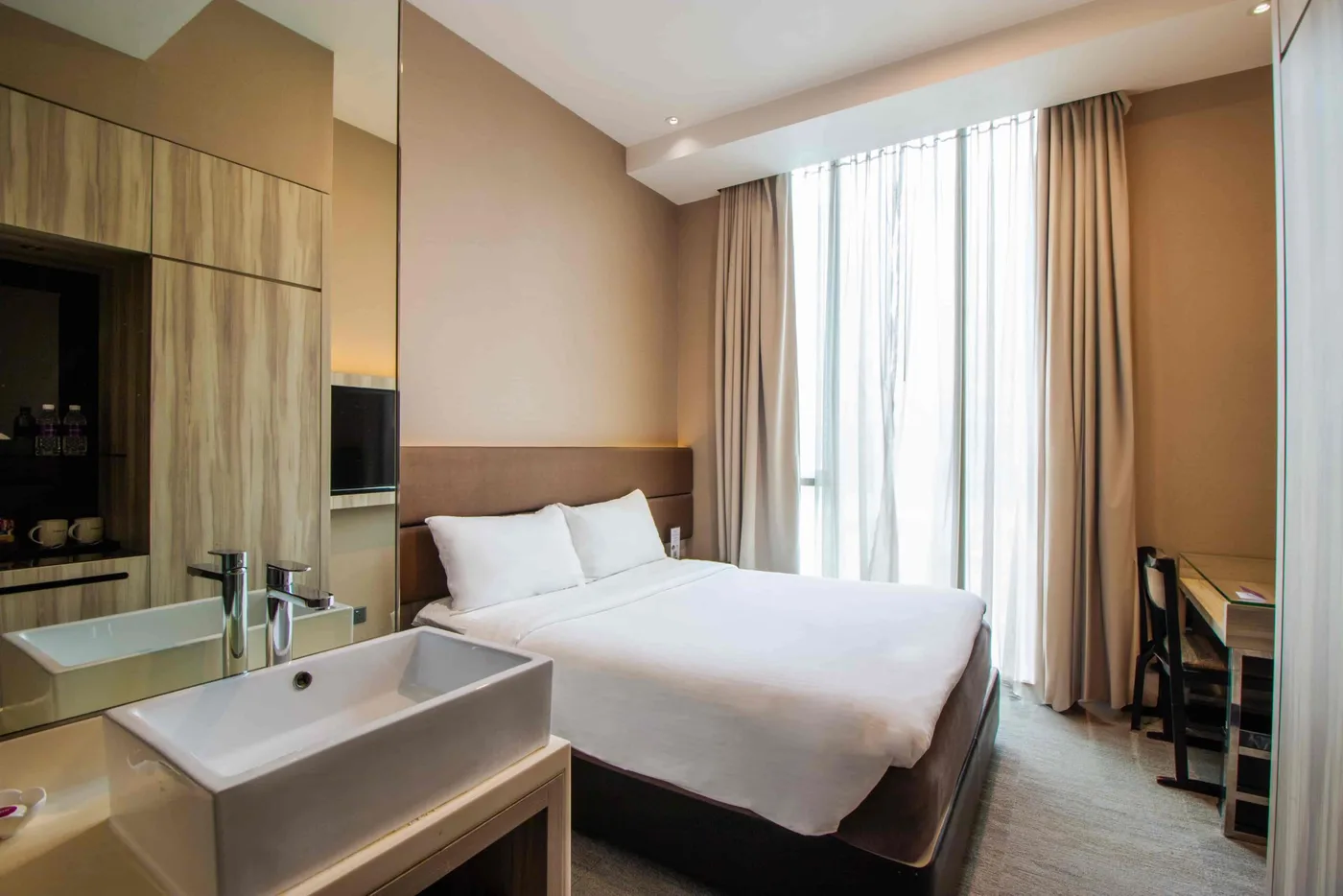 Superior Room at Aqueen Paya Lebar, photo 1